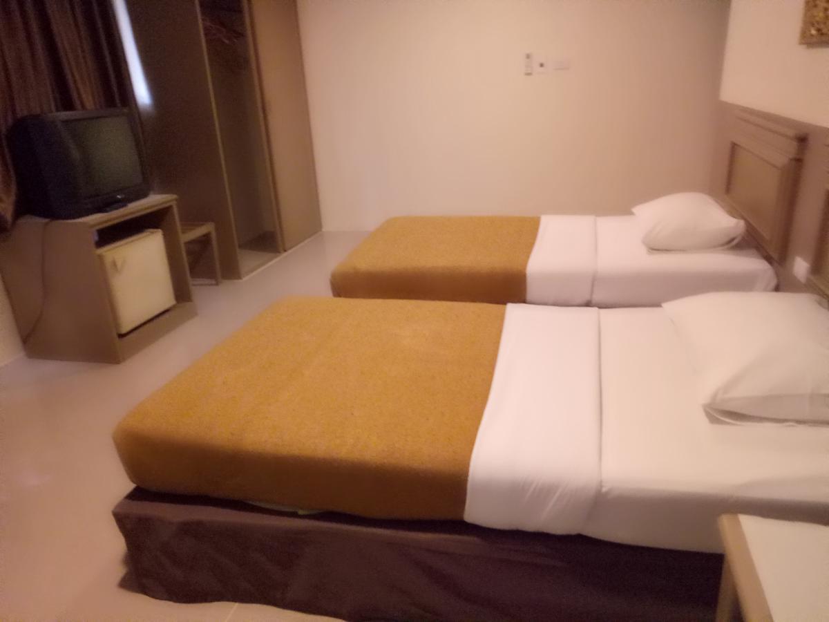 Tongpoon Hotel Банкок Екстериор снимка