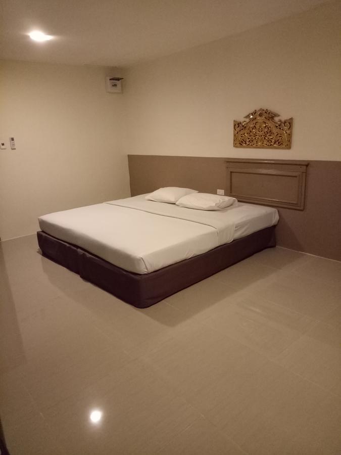 Tongpoon Hotel Банкок Екстериор снимка