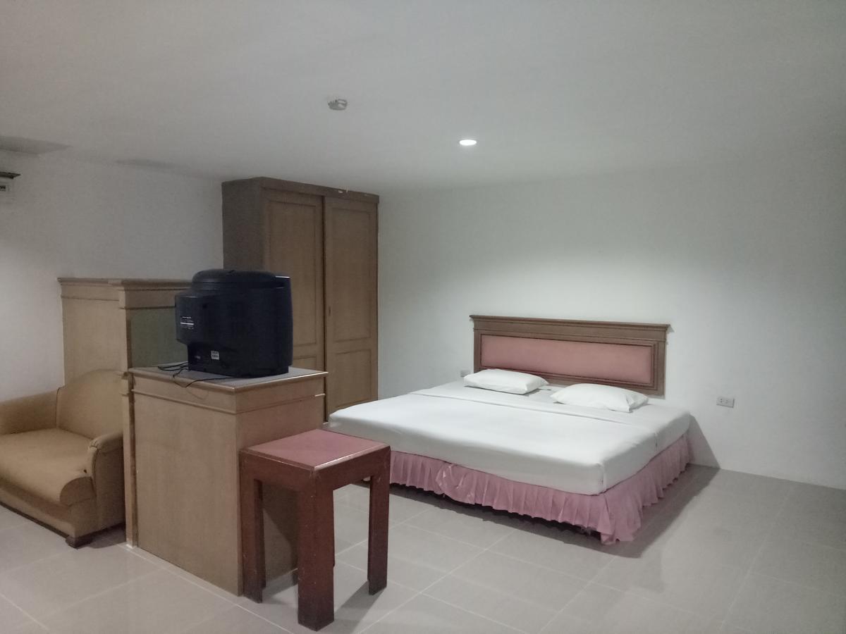 Tongpoon Hotel Банкок Екстериор снимка