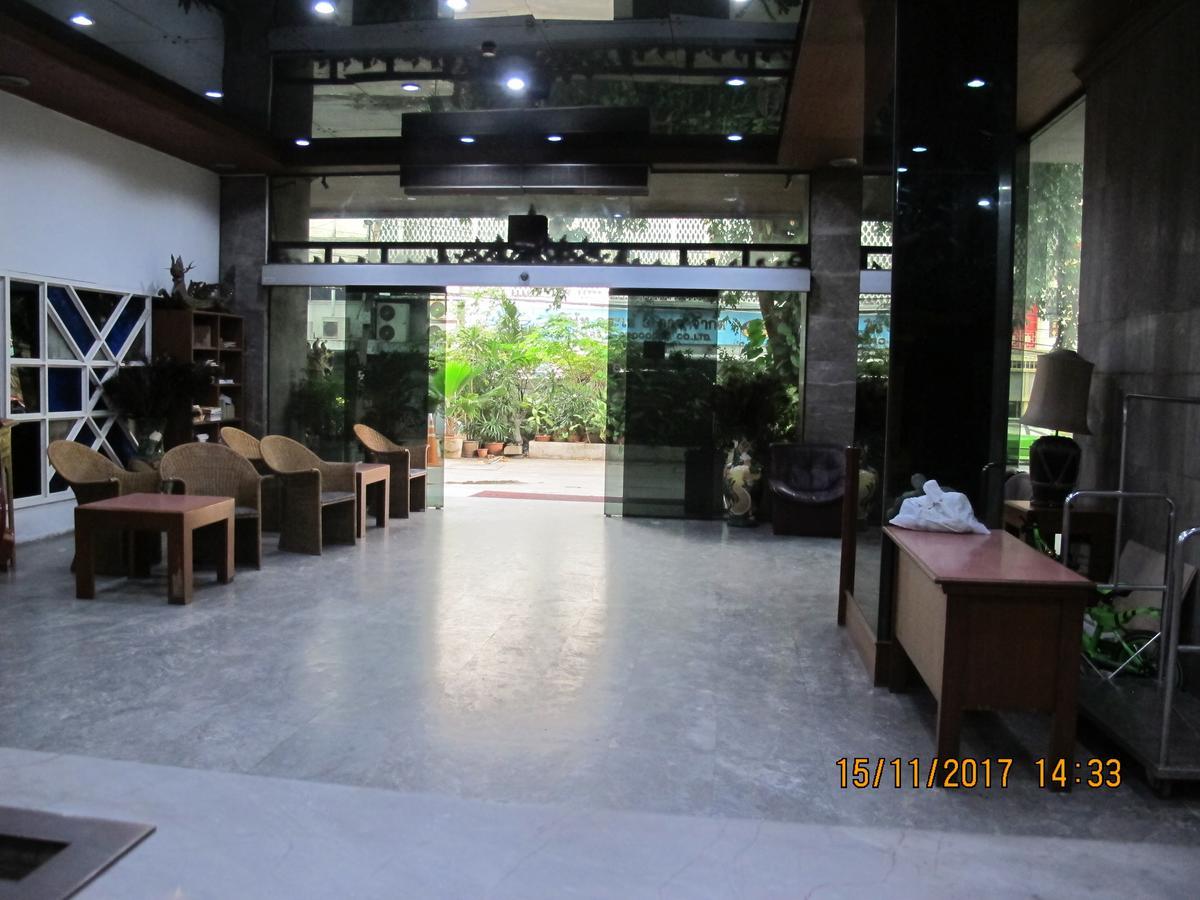 Tongpoon Hotel Банкок Екстериор снимка
