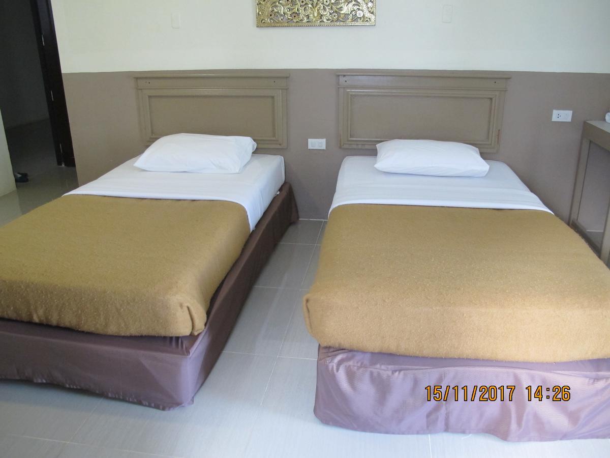 Tongpoon Hotel Банкок Екстериор снимка