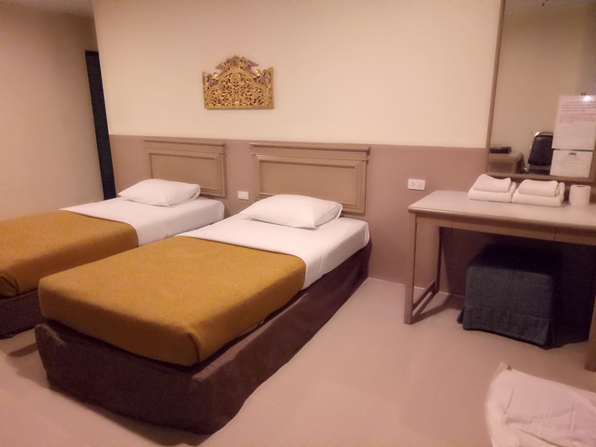 Tongpoon Hotel Банкок Екстериор снимка