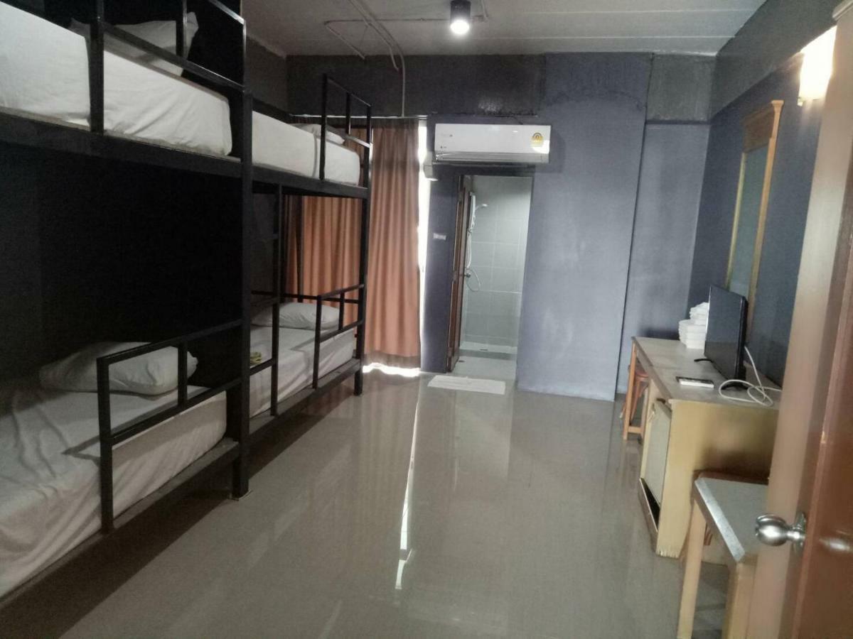 Tongpoon Hotel Банкок Екстериор снимка